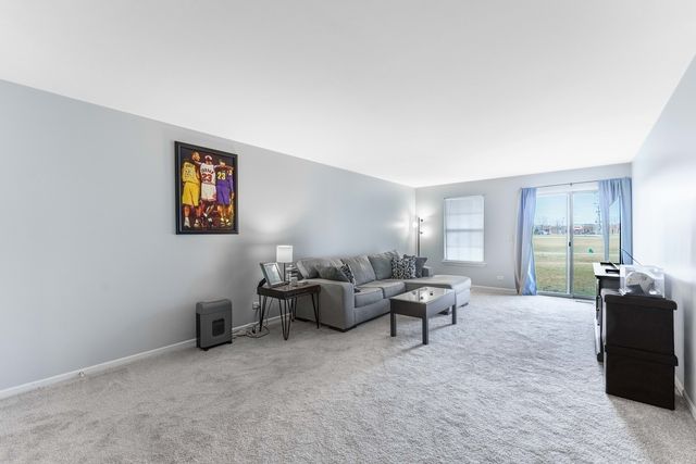 741 W Streamwood Boulevard A, Streamwood, IL 60107