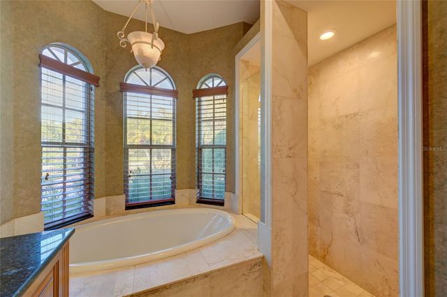 7825 WILTON CRESCENT CIRCLE, University Park, FL 34201