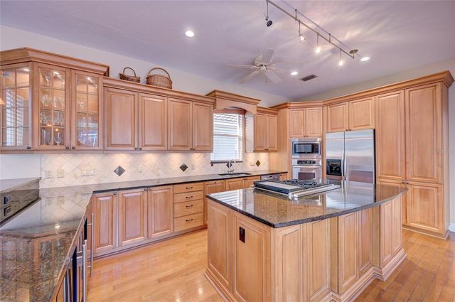 7825 WILTON CRESCENT CIRCLE, University Park, FL 34201