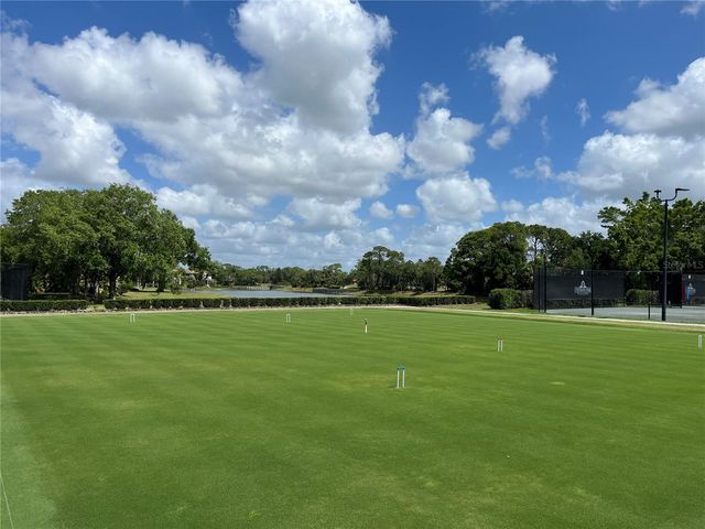 7825 WILTON CRESCENT CIRCLE, University Park, FL 34201