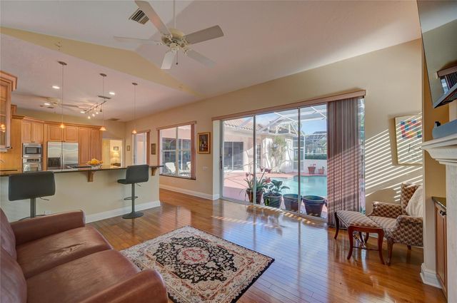 7825 WILTON CRESCENT CIRCLE, University Park, FL 34201