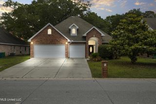 2509 Rue Beaux Chenes, Ocean Springs, MS 39564