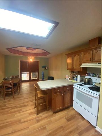 801 N Louisiana Avenue, Weslaco, TX 78596