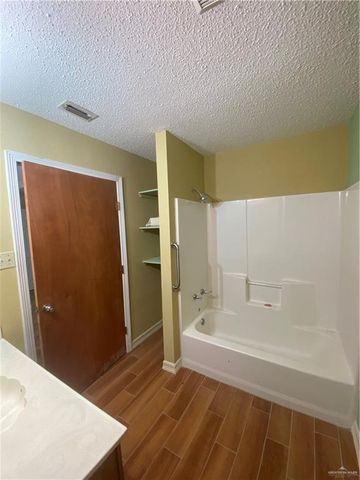 801 N Louisiana Avenue, Weslaco, TX 78596