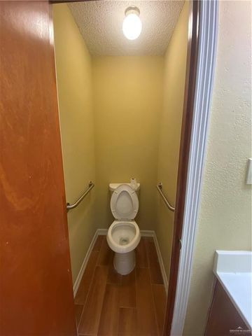 801 N Louisiana Avenue, Weslaco, TX 78596