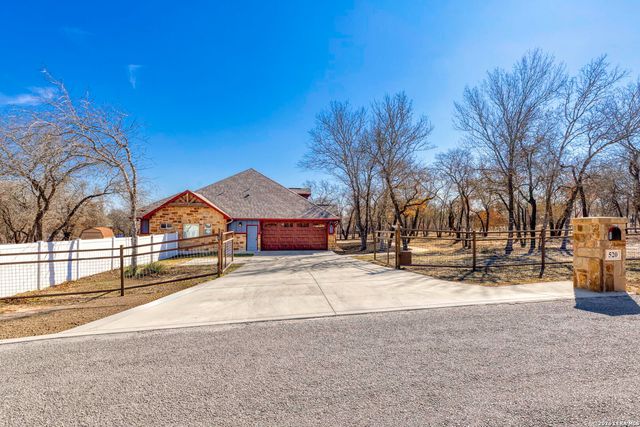 520 Arbor View, Adkins, TX 78101