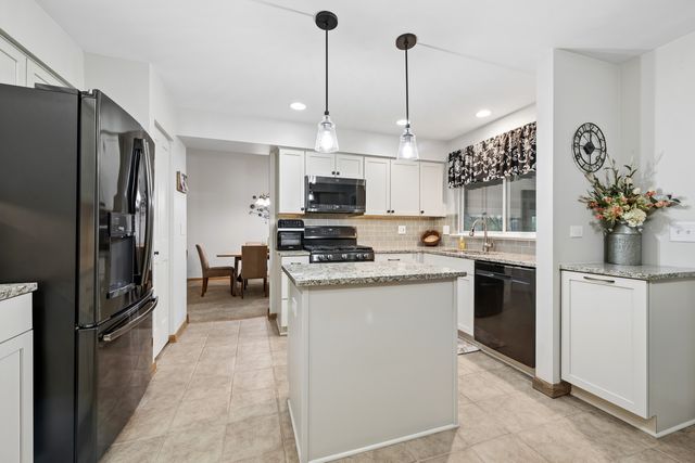 606 Arlington Lane, South Elgin, IL 60177