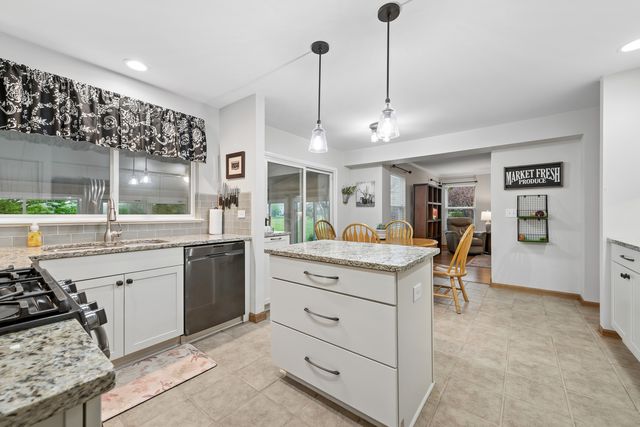 606 Arlington Lane, South Elgin, IL 60177