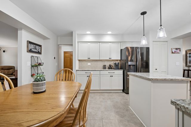 606 Arlington Lane, South Elgin, IL 60177