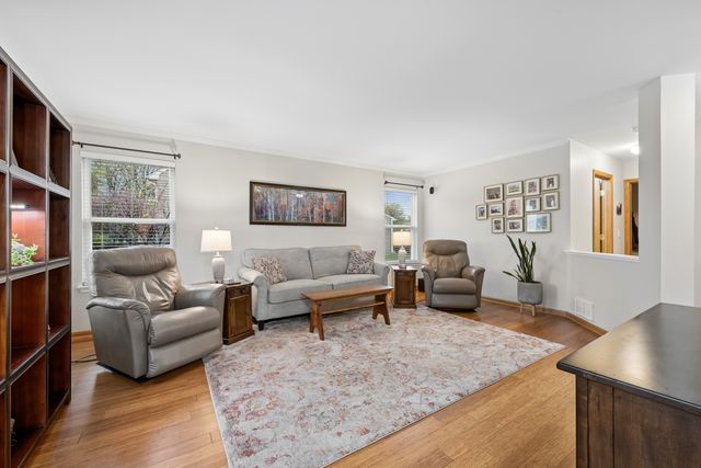 606 Arlington Lane, South Elgin, IL 60177