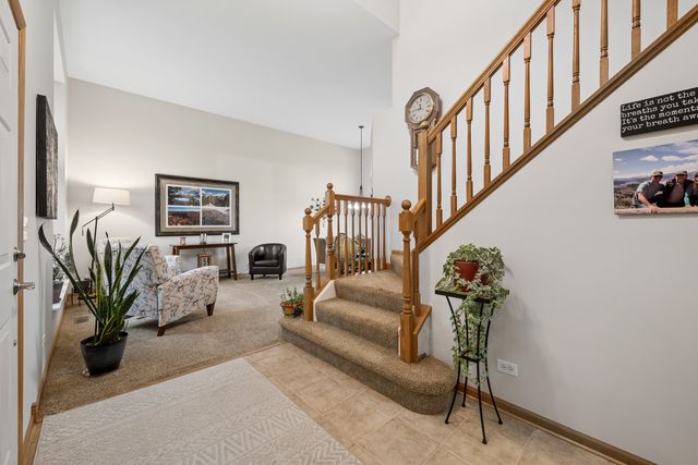 606 Arlington Lane, South Elgin, IL 60177