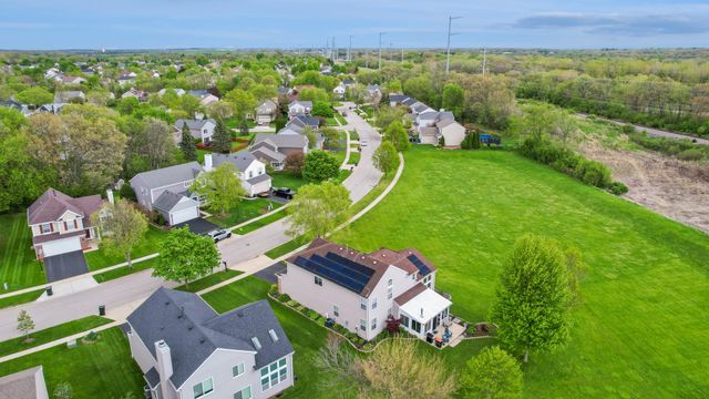 606 Arlington Lane, South Elgin, IL 60177