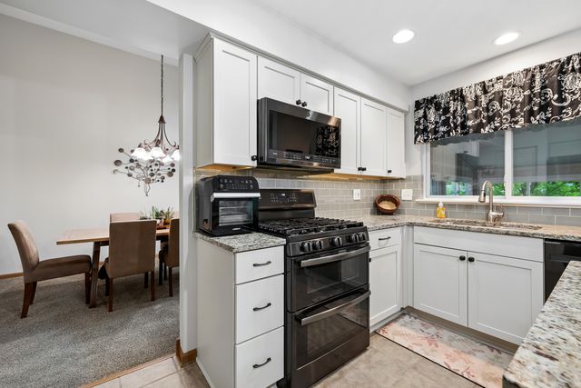 606 Arlington Lane, South Elgin, IL 60177