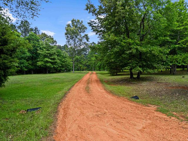 195 Silver Fox Rd., Marshall, TX 75670
