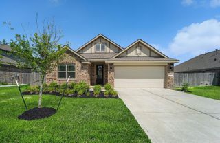 15207 Lakewood Avenue, Mont Belvieu, TX 77523