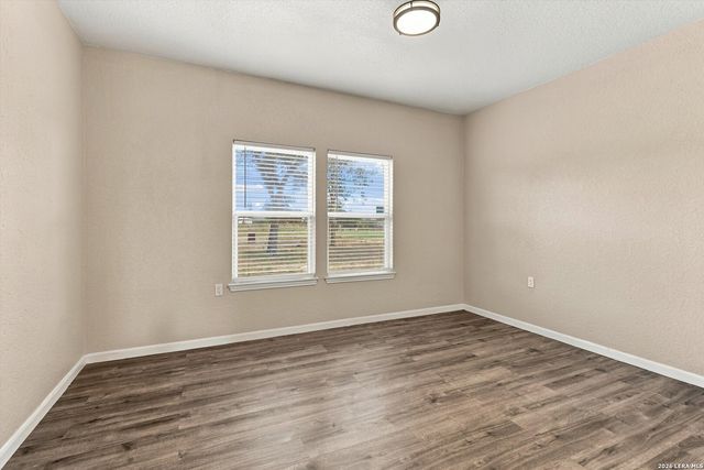 39 Eaglerock, Poteet, TX 78065