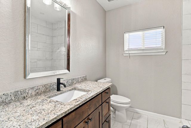 39 Eaglerock, Poteet, TX 78065
