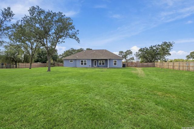 39 Eaglerock, Poteet, TX 78065