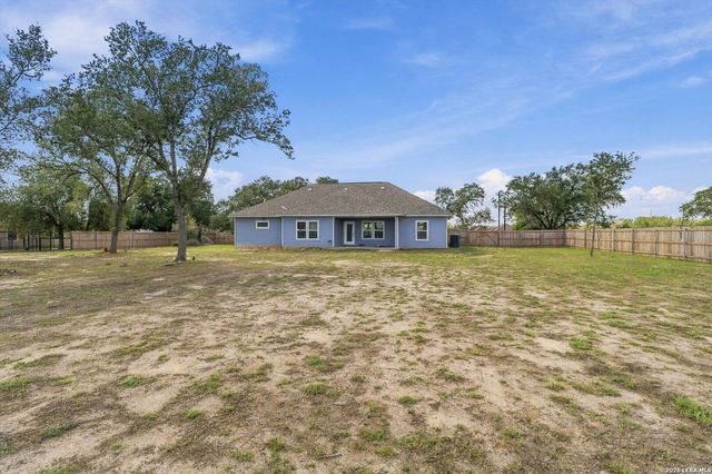 39 Eaglerock, Poteet, TX 78065