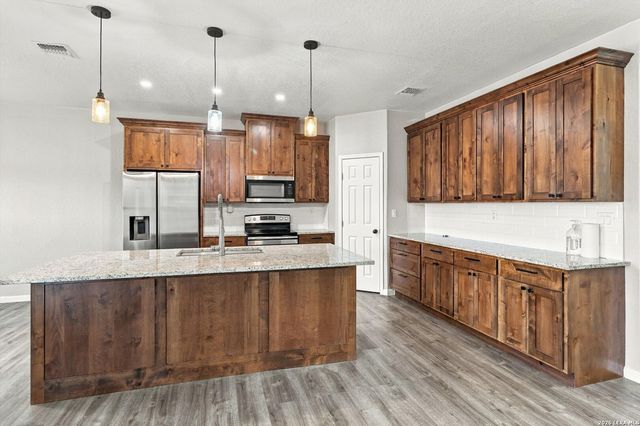 39 Eaglerock, Poteet, TX 78065