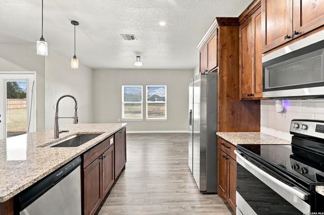 39 Eaglerock, Poteet, TX 78065