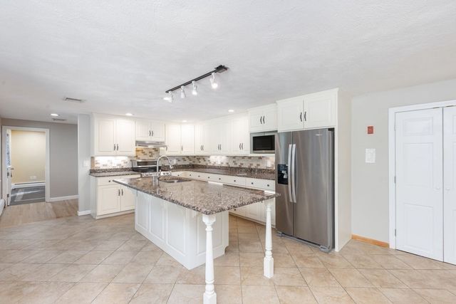 24 Silvermine Road, Boxford, MA 01921