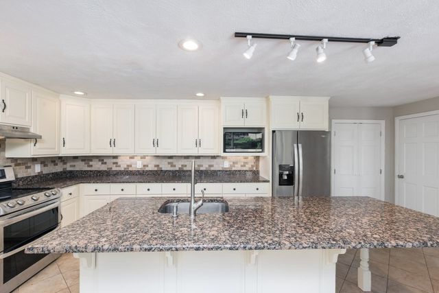 24 Silvermine Road, Boxford, MA 01921
