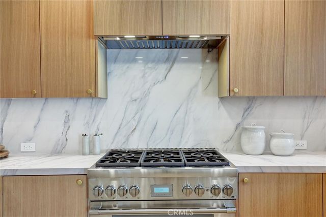 2046 Calvert, Costa Mesa, CA 92626