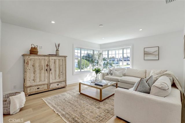 2046 Calvert, Costa Mesa, CA 92626