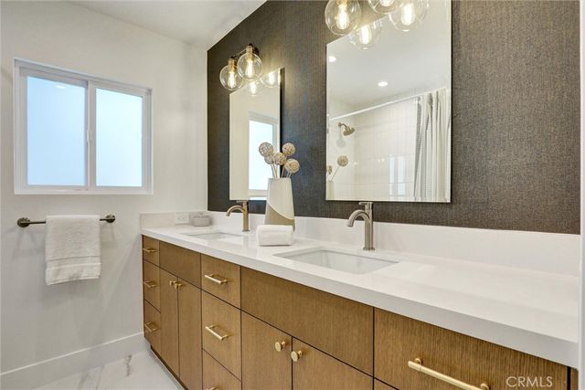 2046 Calvert, Costa Mesa, CA 92626