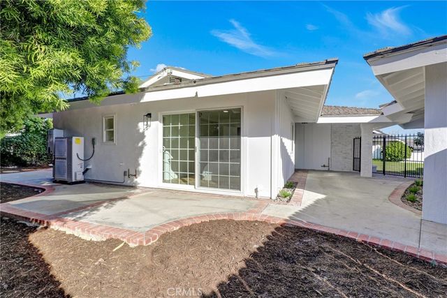 2046 Calvert, Costa Mesa, CA 92626