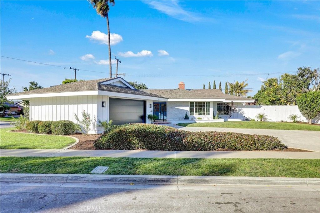 2046 Calvert, Costa Mesa, CA 92626