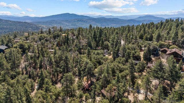 52910 Cedar Dr, Idyllwild, CA 92549