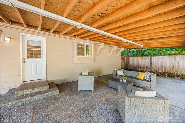 1245 6th Avenue SE, Issaquah, WA 98027