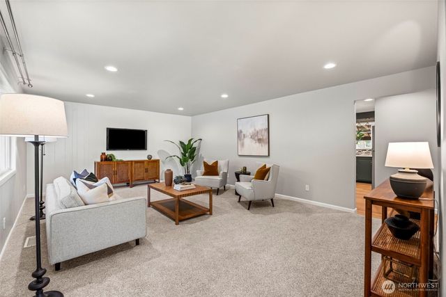 1245 6th Avenue SE, Issaquah, WA 98027
