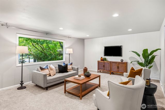 1245 6th Avenue SE, Issaquah, WA 98027