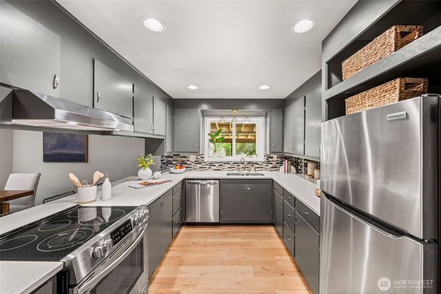 1245 6th Avenue SE, Issaquah, WA 98027