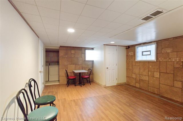 24932 Marigold Avenue, Warren, MI 48089