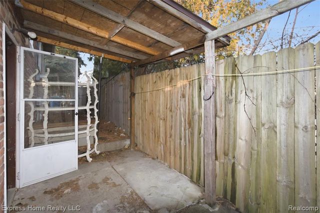 24932 Marigold Avenue, Warren, MI 48089