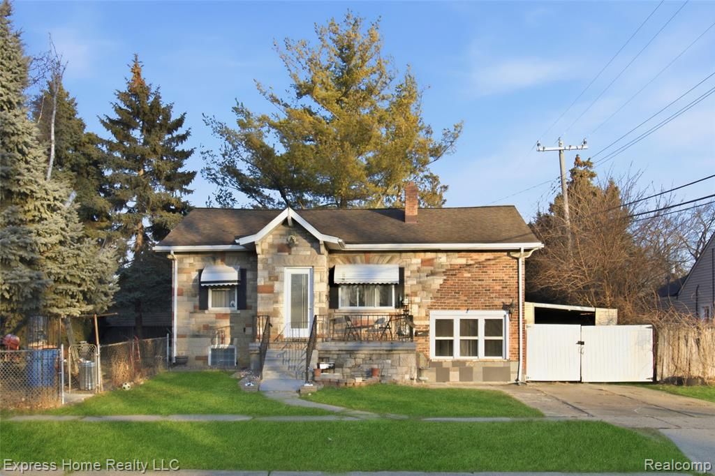 24932 Marigold Avenue, Warren, MI 48089