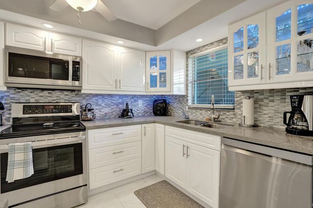 5860 NW 44th Street 314, Lauderhill, FL 33319