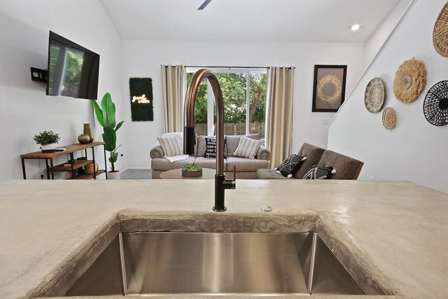 409 SANFORD AVE 102, Columbia, MO 65203