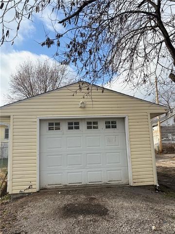 3123 N 10th Street, St Joseph, MO 64505