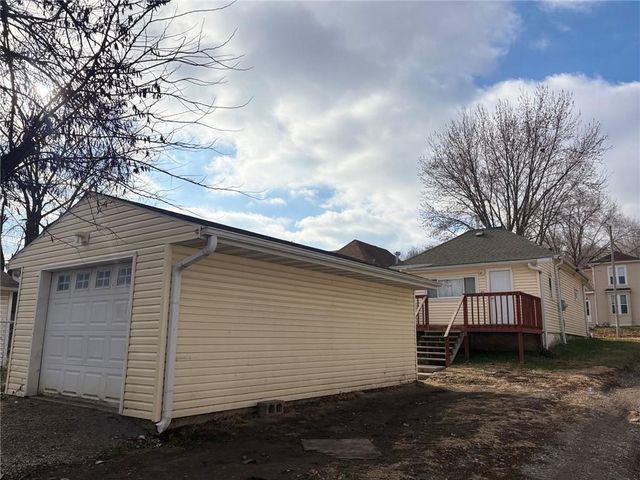 3123 N 10th Street, St Joseph, MO 64505