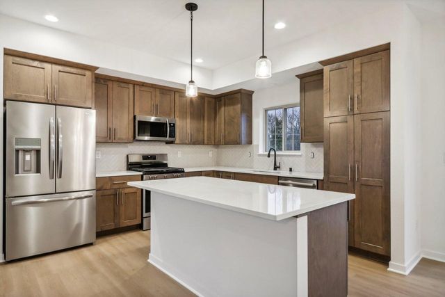 N174W20582 Laurel Springs CIRCLE, Jackson, WI 53037