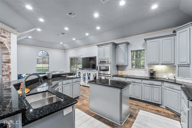 1957 Leeward Cove, Benton, LA 71006