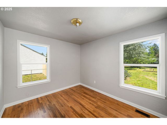 320 Se 106TH Ave, Portland, OR 97216
