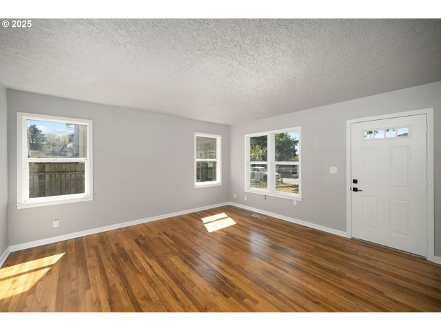 320 Se 106TH Ave, Portland, OR 97216