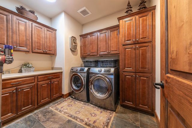 11210 Henness Road, Truckee, CA 96161