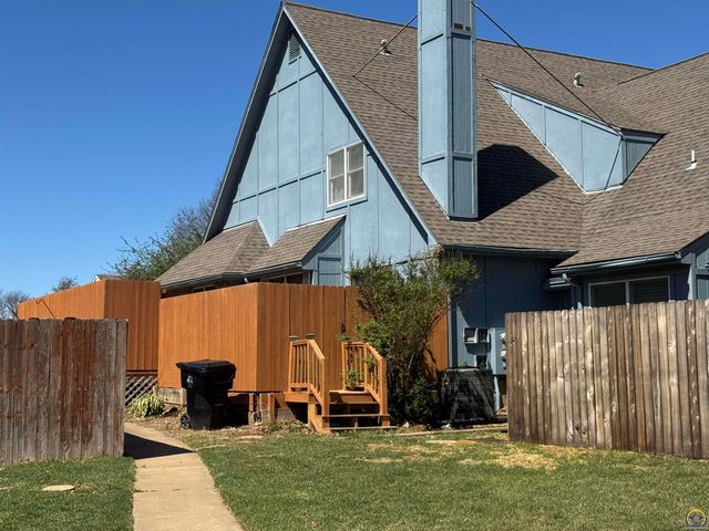 2926 SW Arrowhead RD, Topeka, KS 66614